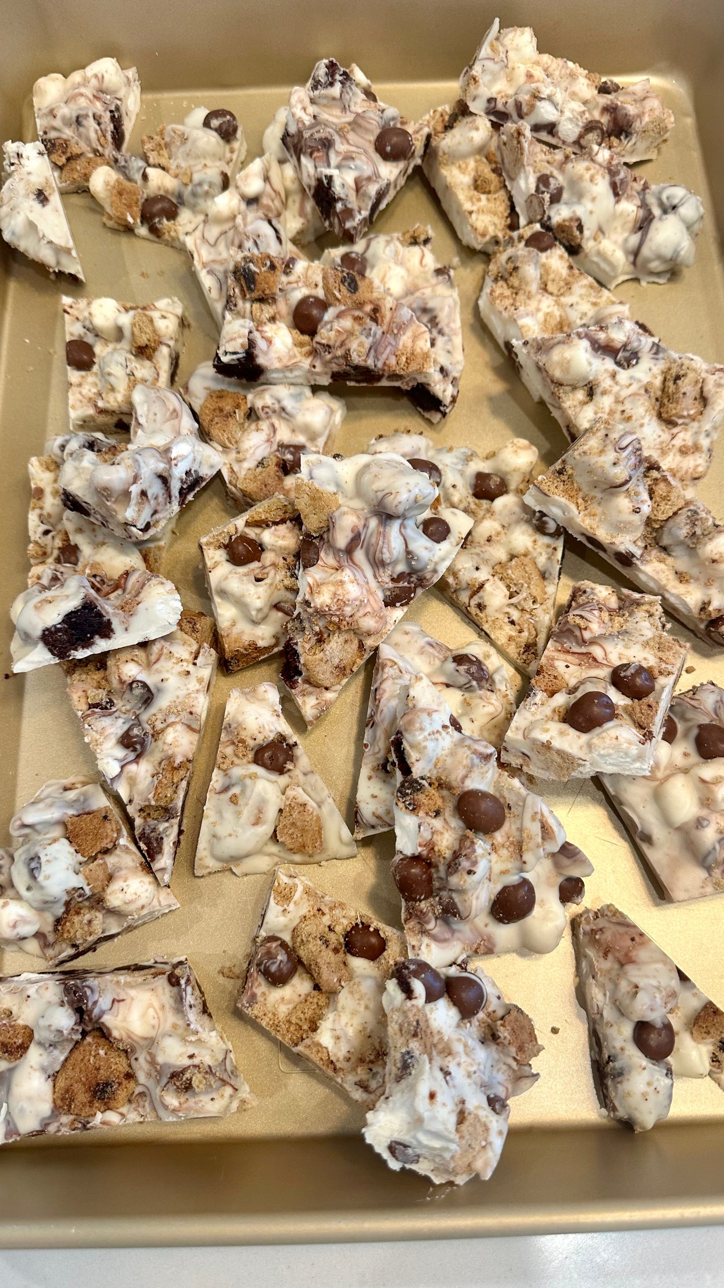 Gooey Threesome 🍪 (no nuts)